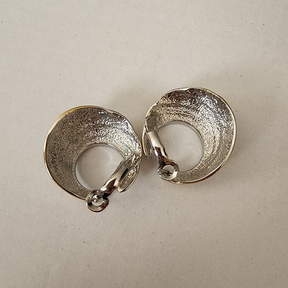 Vintage Two Tone Earrings - Picture 3 of 4